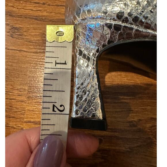 Steve Madden Women's Newlyn Croc Print Kitten Heel Boot Silver Sz 6.5 NWOB - Picture 11 of 13